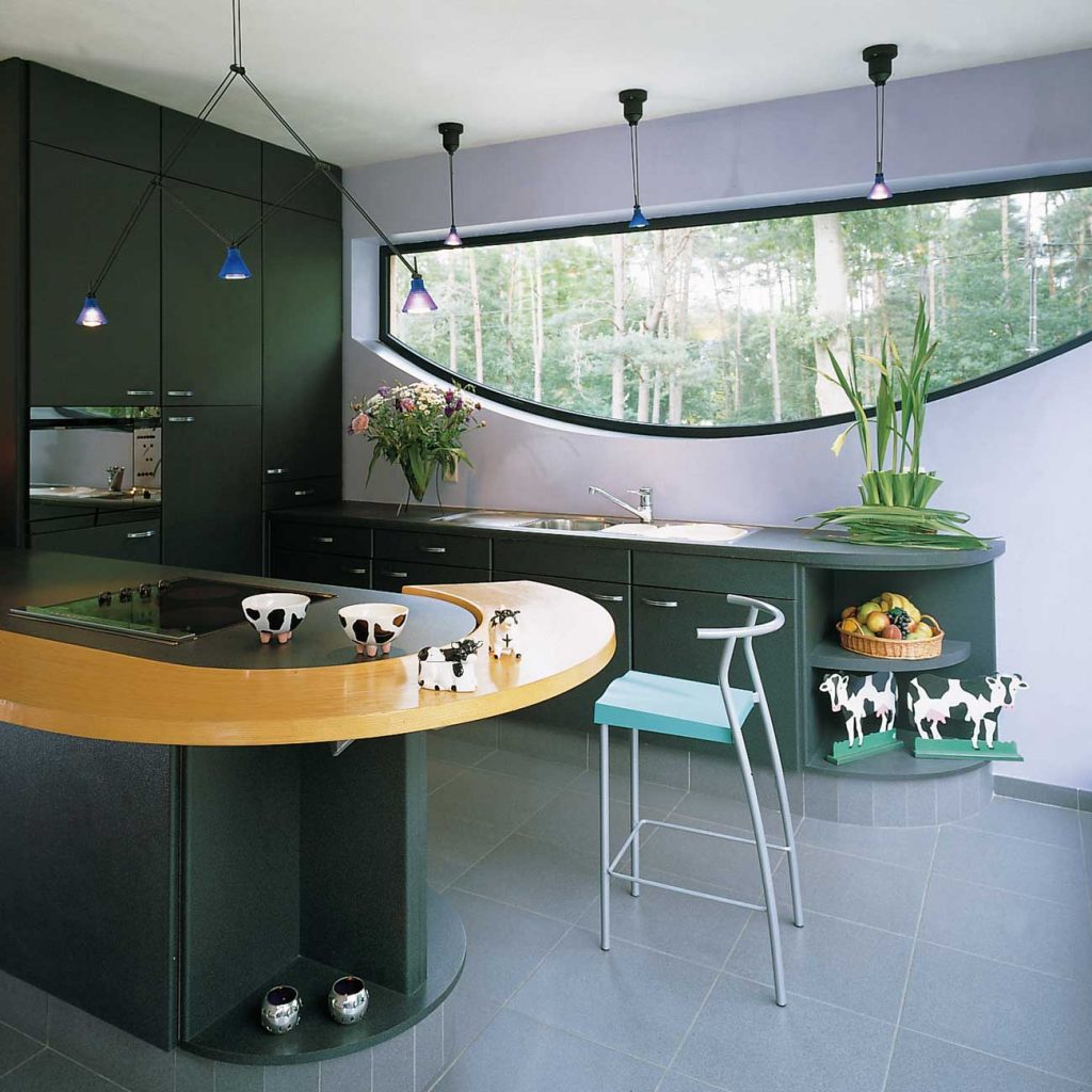 Curved aluminium feature window