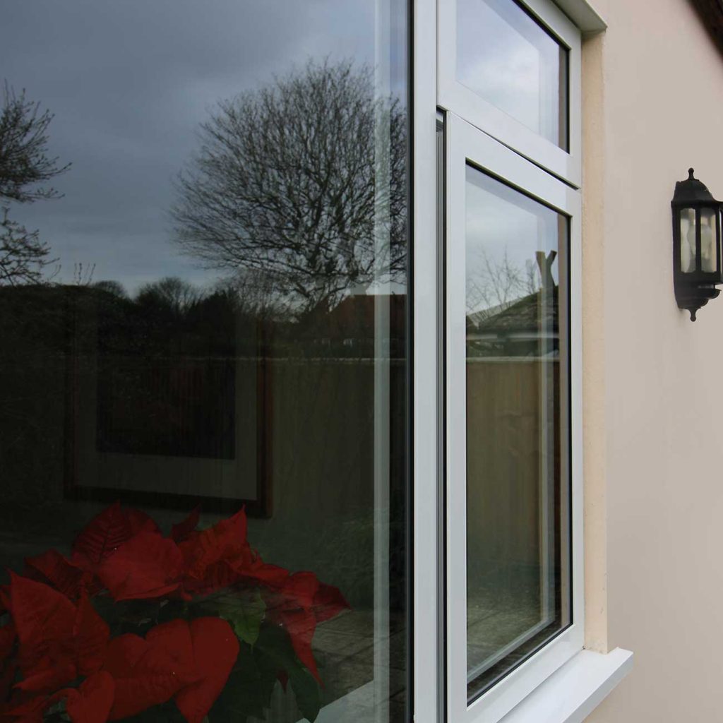 White RAUM aluminium window