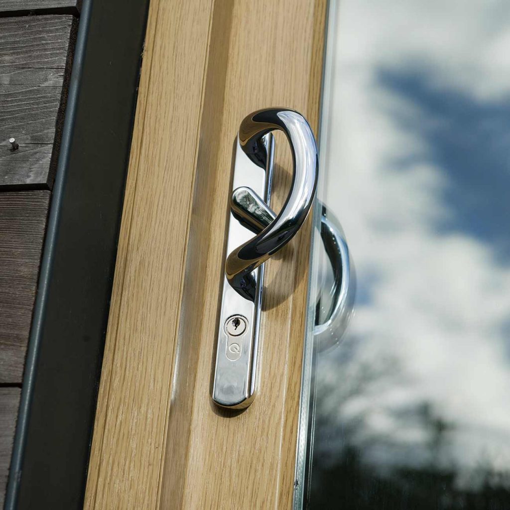 Golden oak patio with d-handle