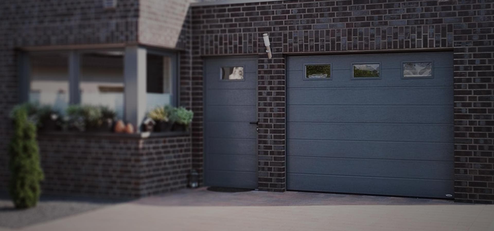 Sectional aluminium garage door in anthracite grey for custom new build home